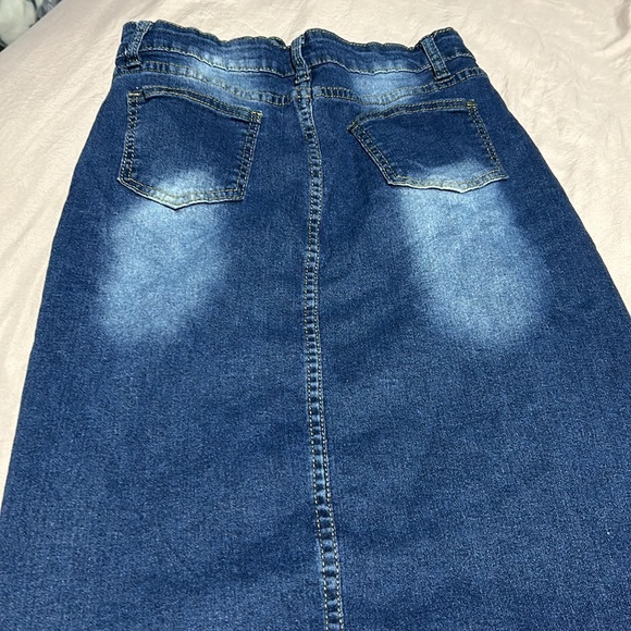 Blue Jean pencil skirt with fray bottom and on the front with a faded look - Picture 5 of 5